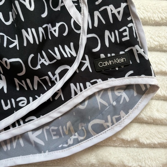 4/25$ Calvin Klein Athletic Performance Shorts Black and White Logo XS NWT - Picture 6 of 8